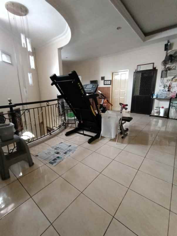 dijual rumah babatan pantai