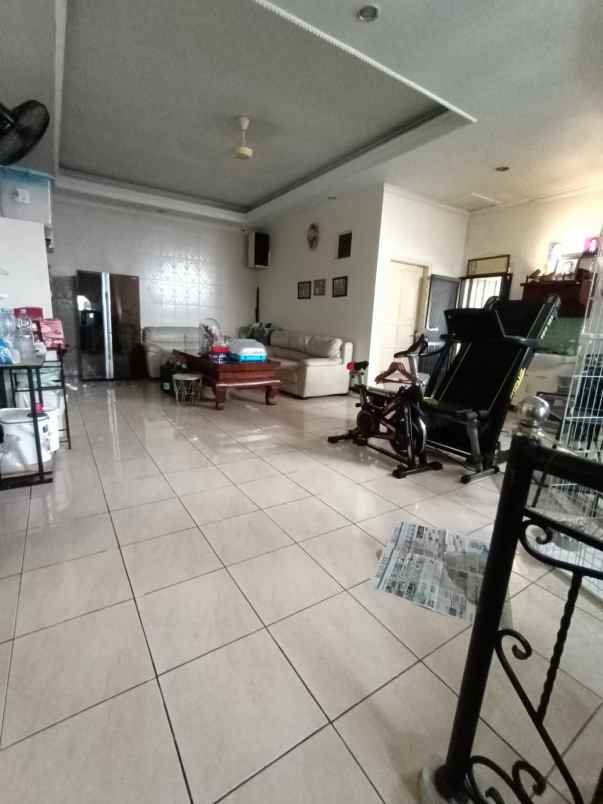 dijual rumah babatan pantai