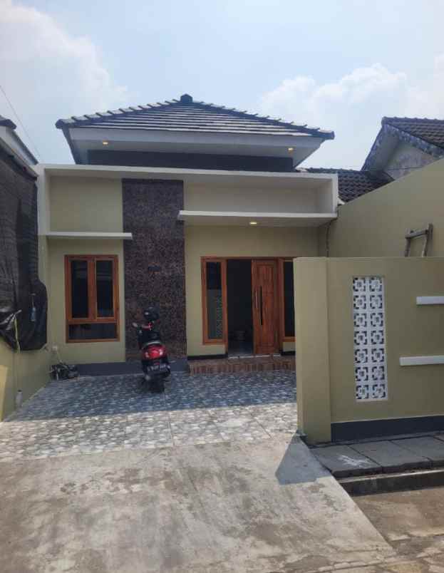 dijual rumah balas klumprik wiyung surabaya