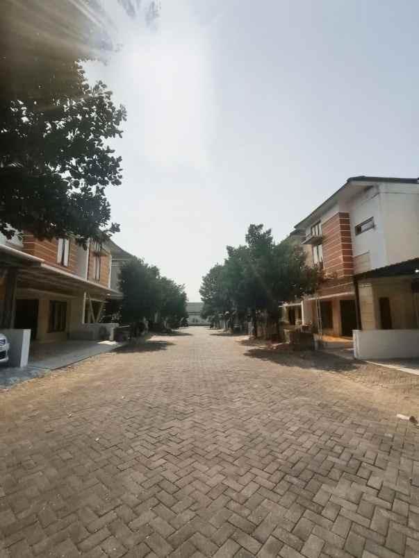 dijual rumah bandara adisucipto