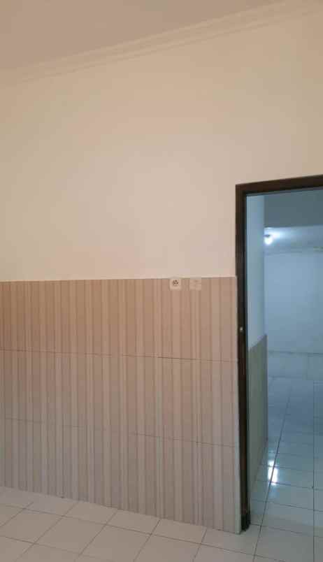 dijual rumah barat kampus isi