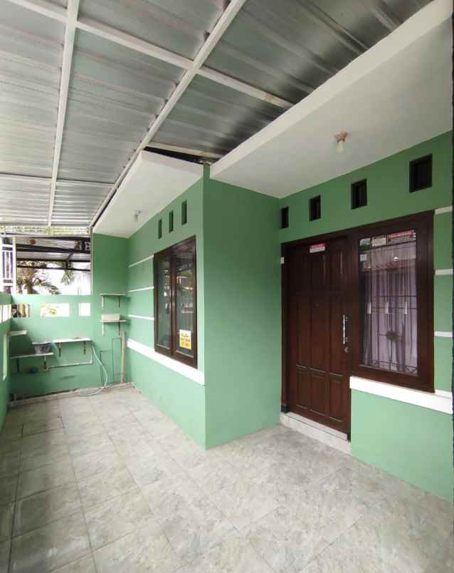 dijual rumah barat kampus isi