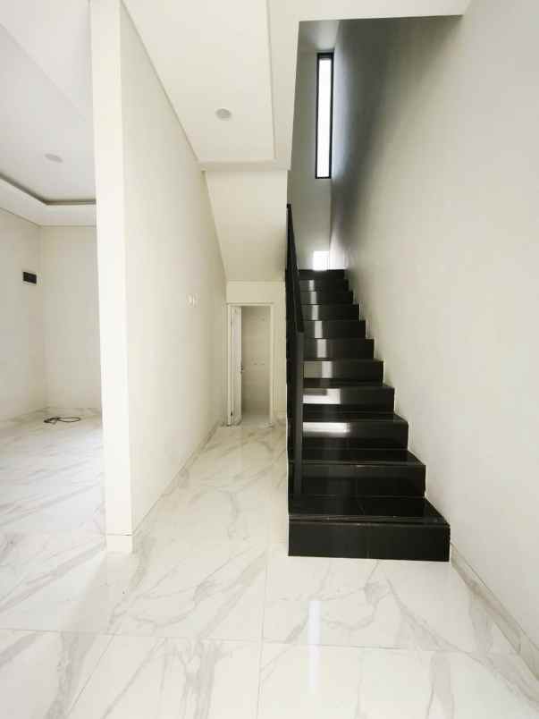 dijual rumah baru gress di karang asem sby timur