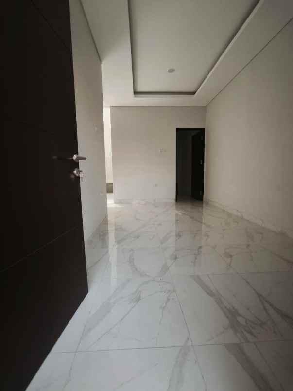 dijual rumah baru gress di karang asem sby timur
