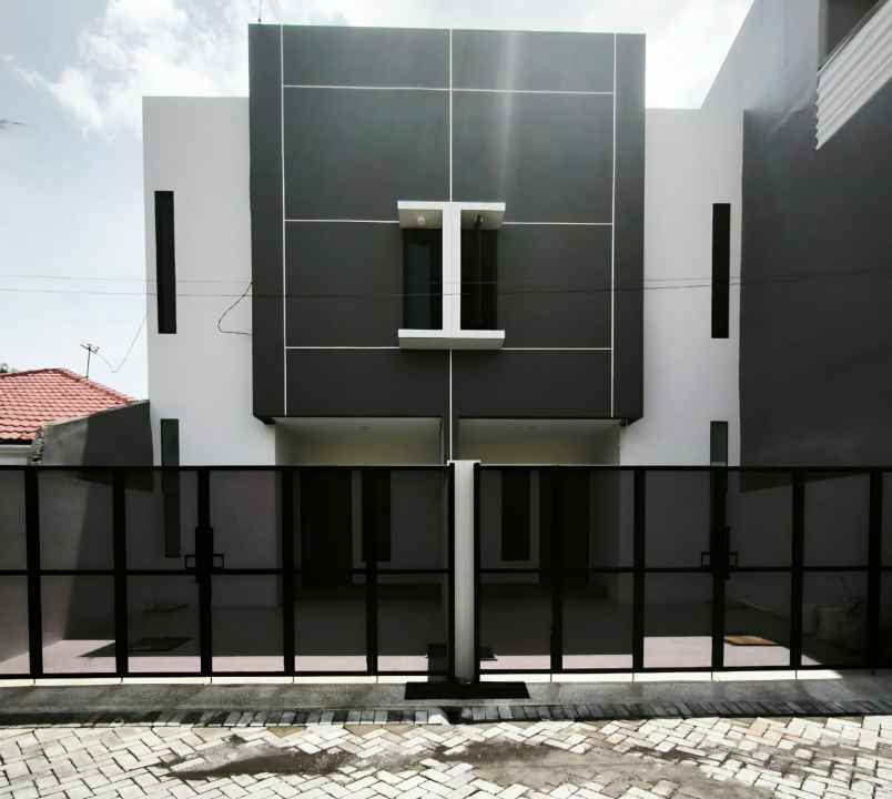 dijual rumah baru gress di karang asem sby timur