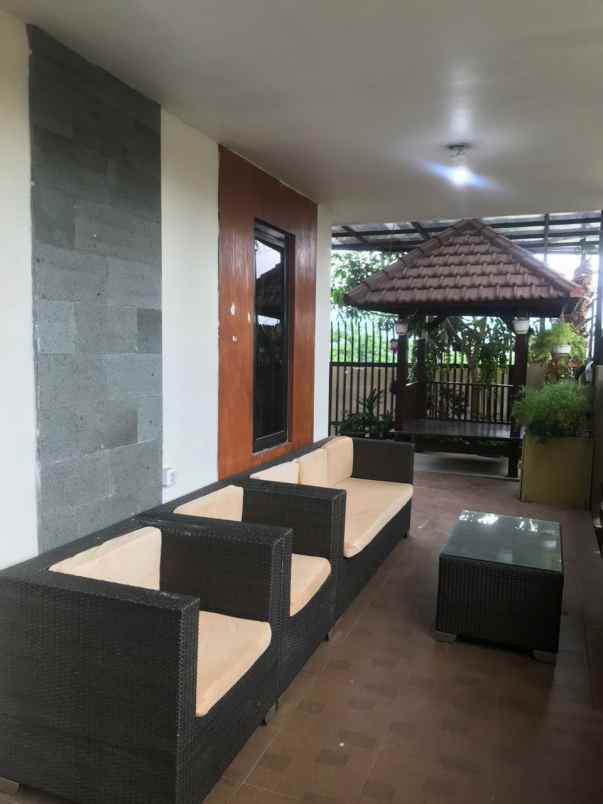 dijual rumah batu