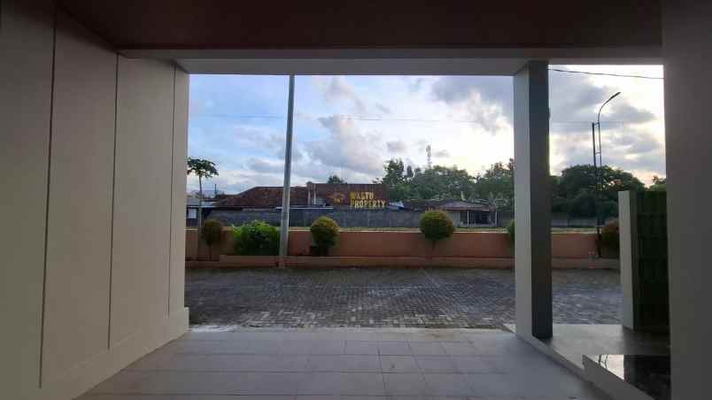 dijual rumah baturetno
