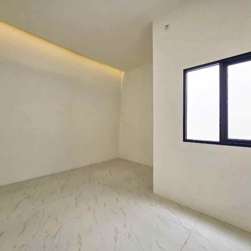 dijual rumah boulevard hijau kota