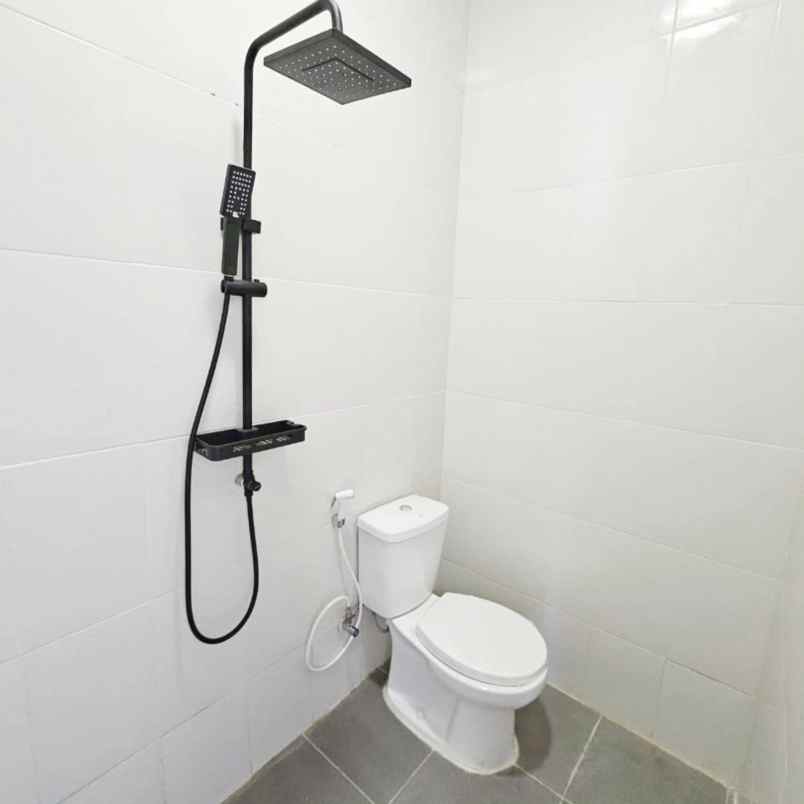 dijual rumah boulevard hijau kota