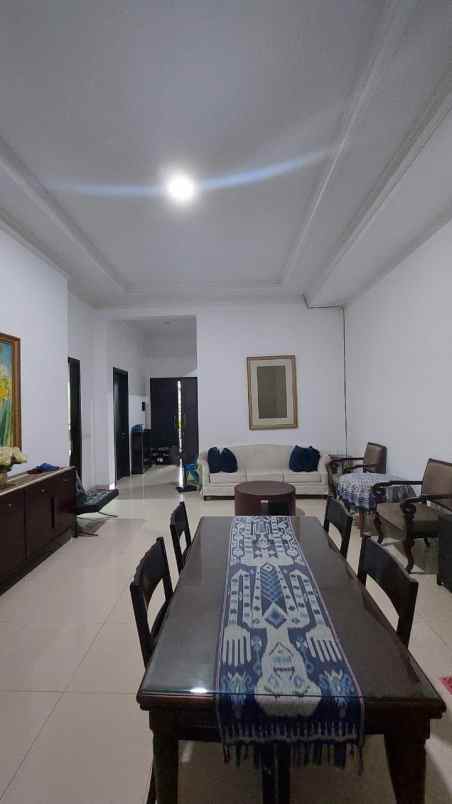 dijual rumah central ayani
