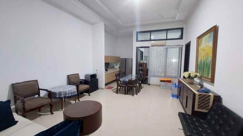 dijual rumah central ayani
