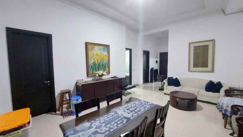 dijual rumah central ayani