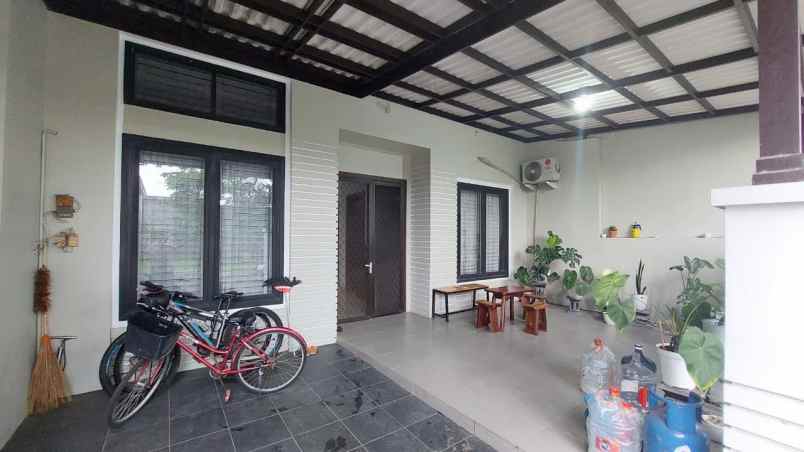 dijual rumah central ayani