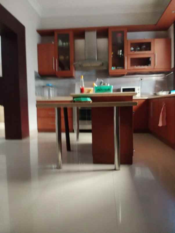 dijual rumah central park klampis regency