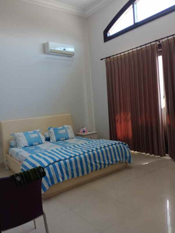 dijual rumah central park klampis regency