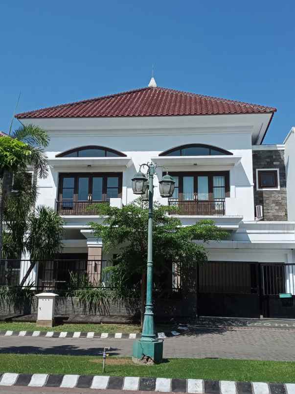 dijual rumah central park klampis regency