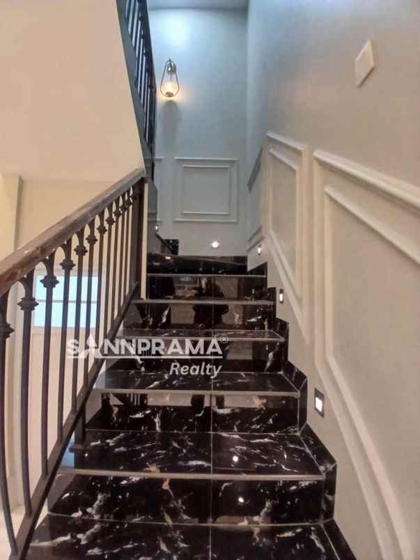 dijual rumah ciganjur