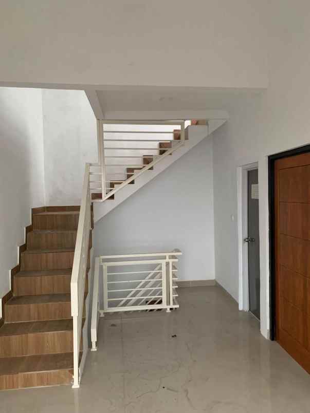 dijual rumah cikadut