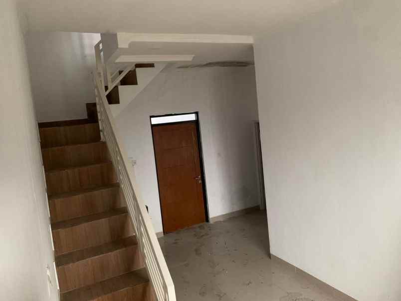 dijual rumah cikadut