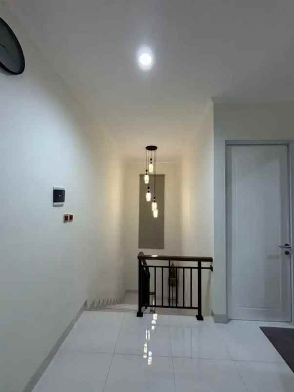 dijual rumah cinere depok