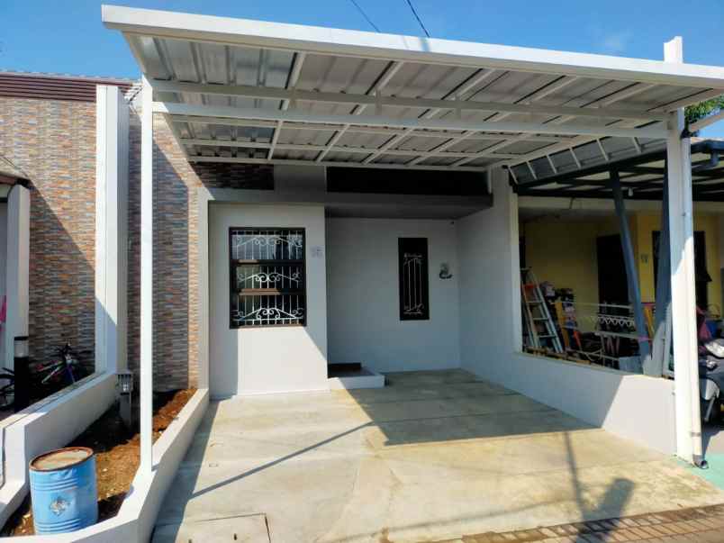 dijual rumah cipamokolan