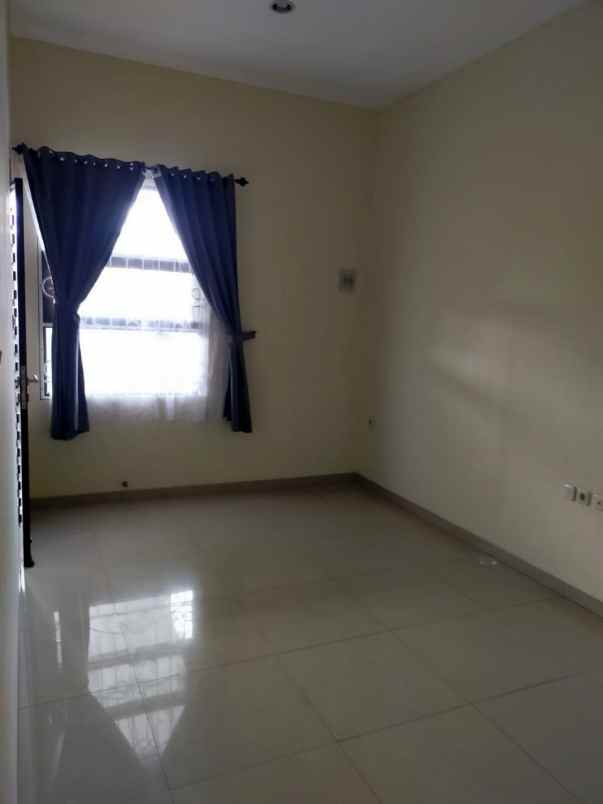 dijual rumah cipamokolan