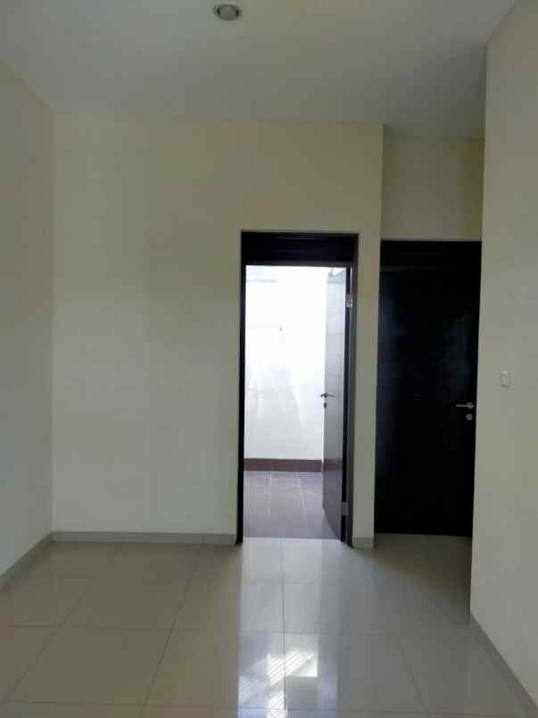 dijual rumah cipamokolan