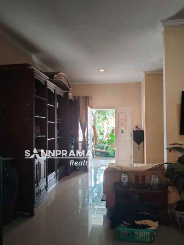 dijual rumah ciracas