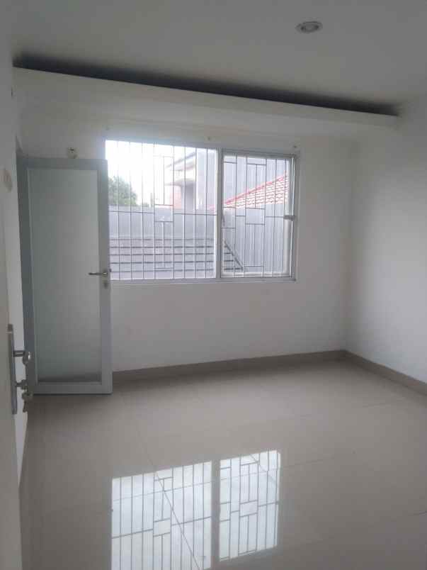 dijual rumah ciracas jakarta timur