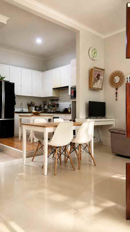 dijual rumah cirendeu