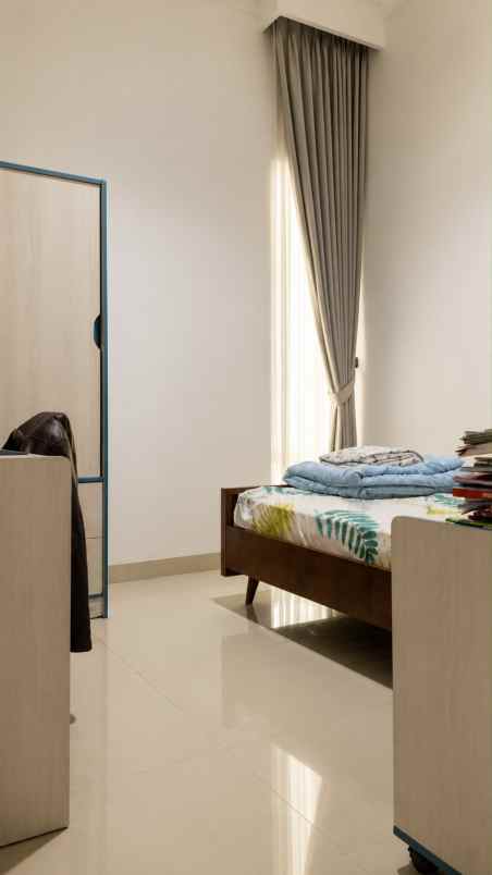dijual rumah cirendeu