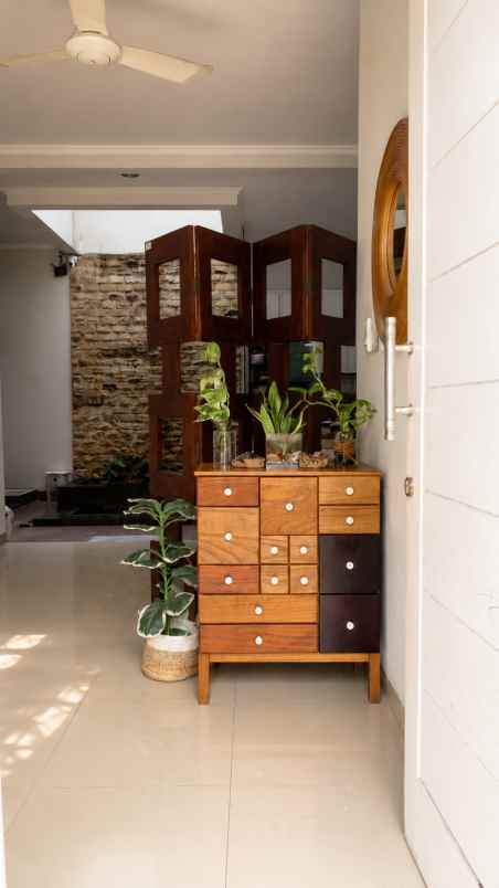 dijual rumah cirendeu
