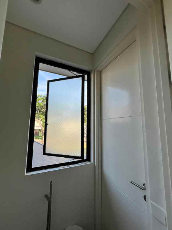 dijual rumah citraland northwest lake