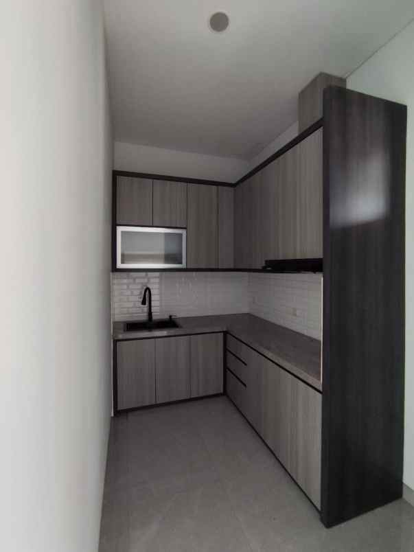 dijual rumah citraland raffles garden