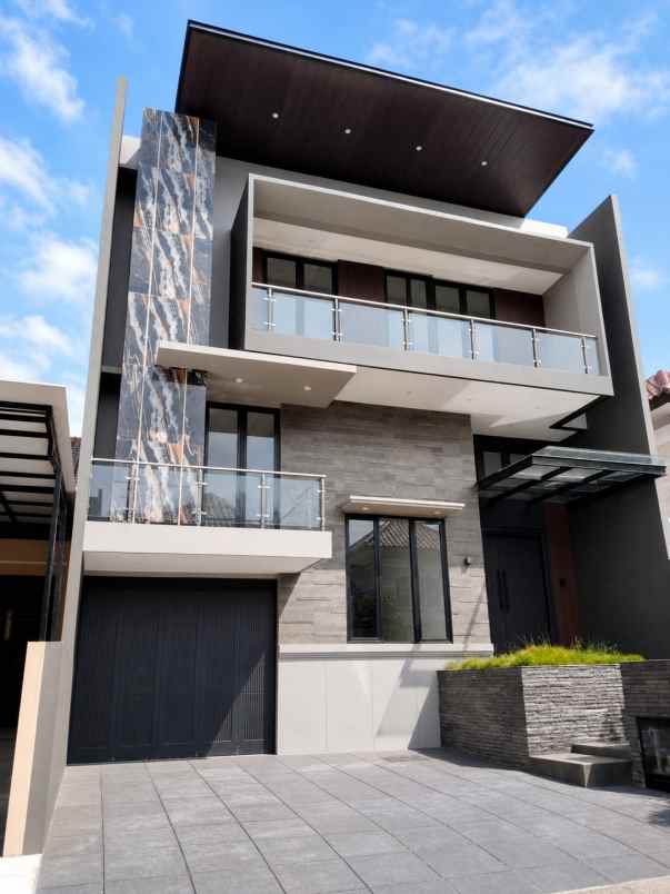 dijual rumah citraland utama surabaya