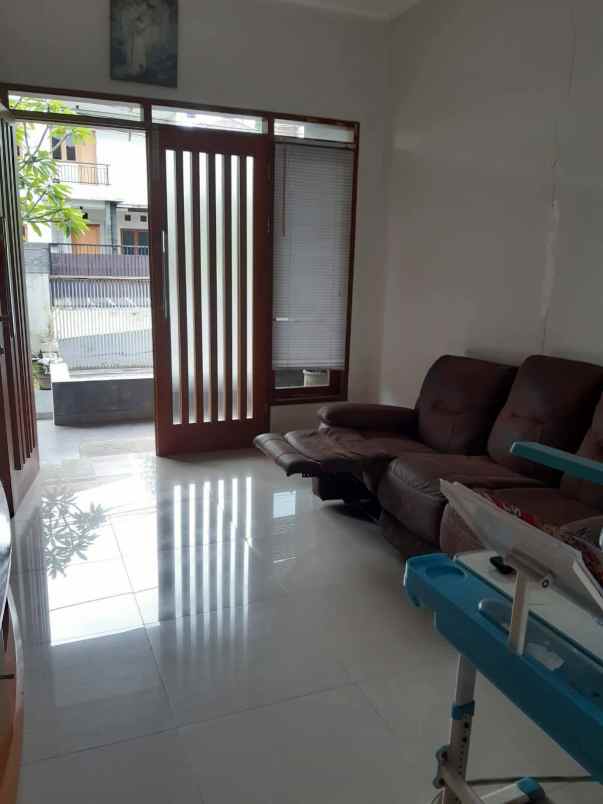 dijual rumah ciwaruga