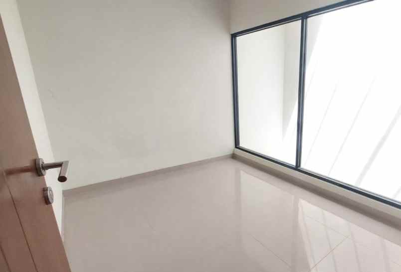 dijual rumah cluster akasia eight