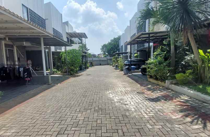 dijual rumah cluster akasia eight
