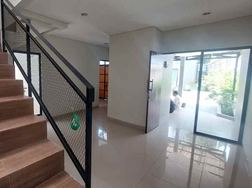 dijual rumah cluster akasia eight