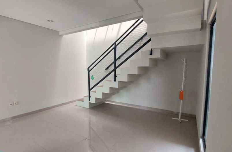dijual rumah cluster akasia eight