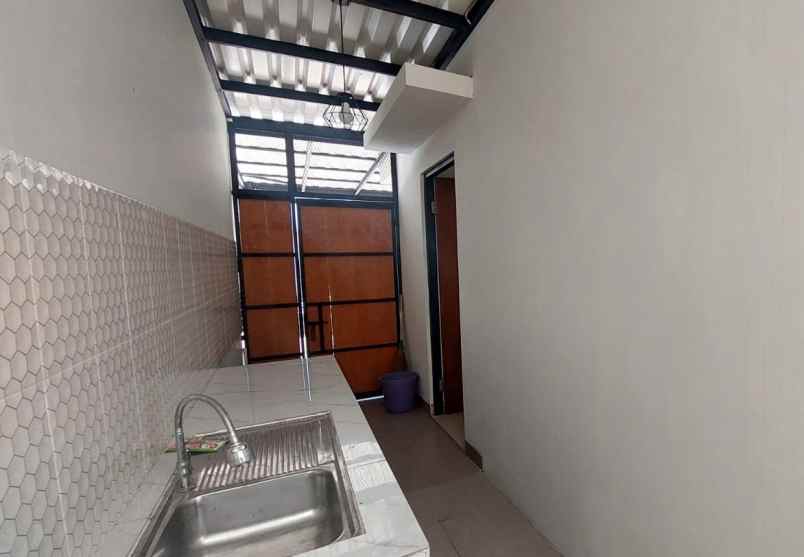 dijual rumah cluster akasia eight