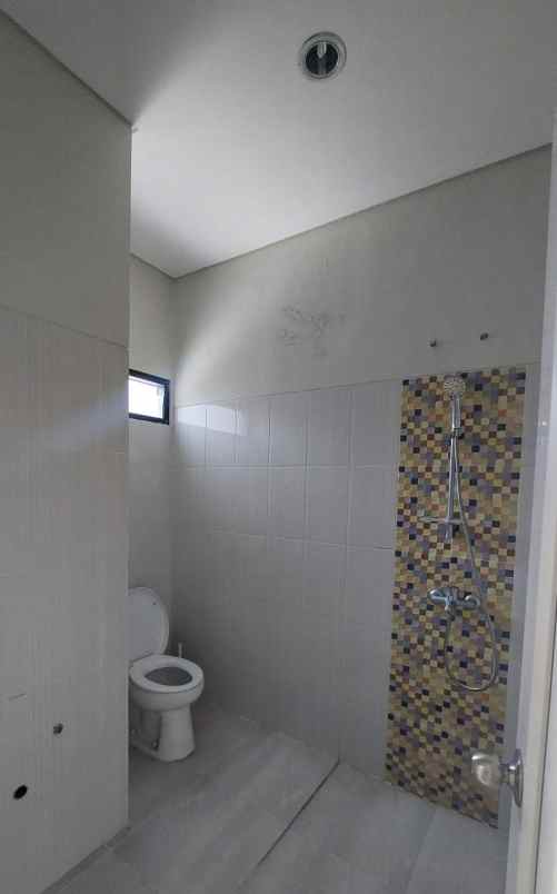 dijual rumah cluster akasia eight