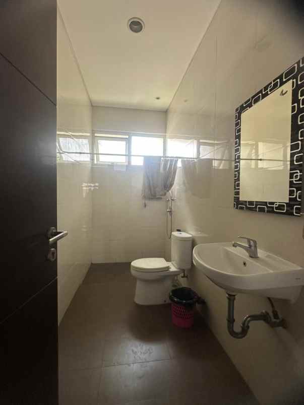 dijual rumah cluster dbanyan jgc