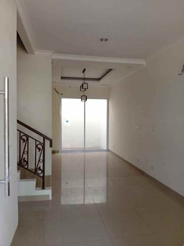 dijual rumah cluster la seine jgc