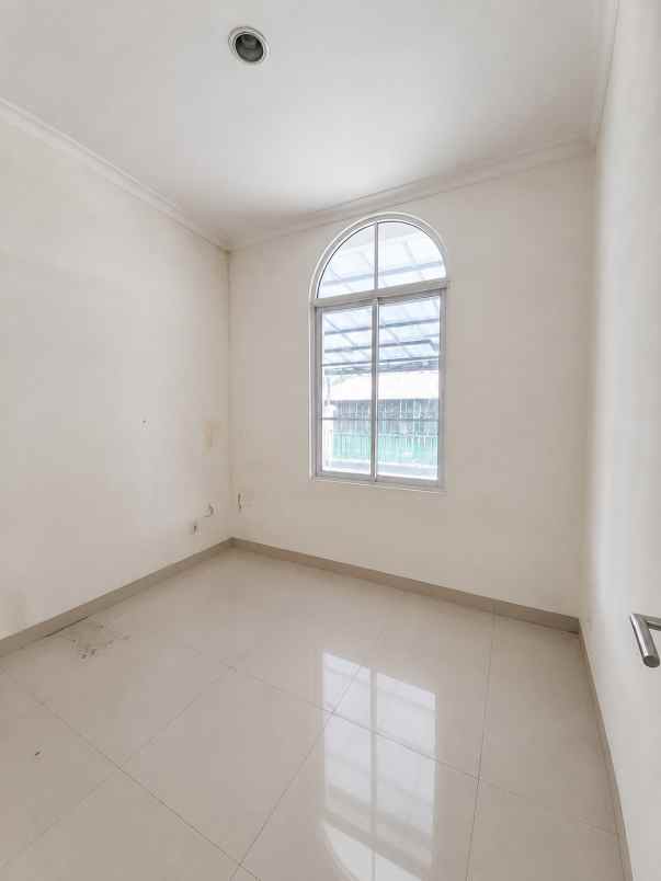 dijual rumah cluster la seine jgc