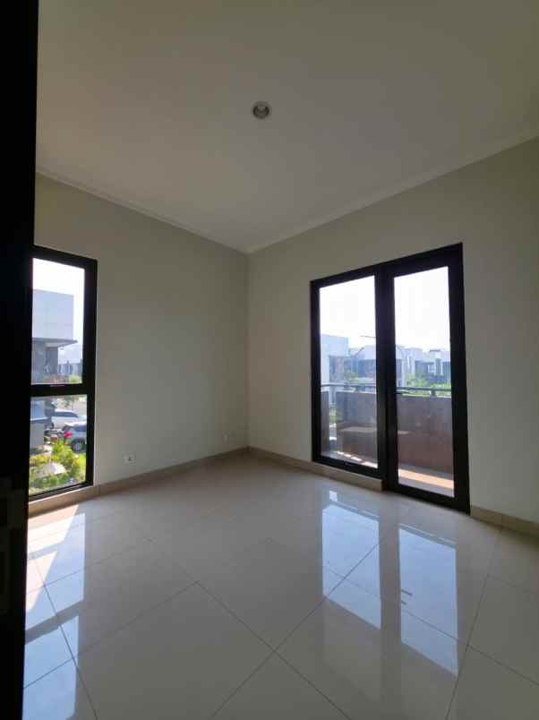 dijual rumah cluster regia summarecon