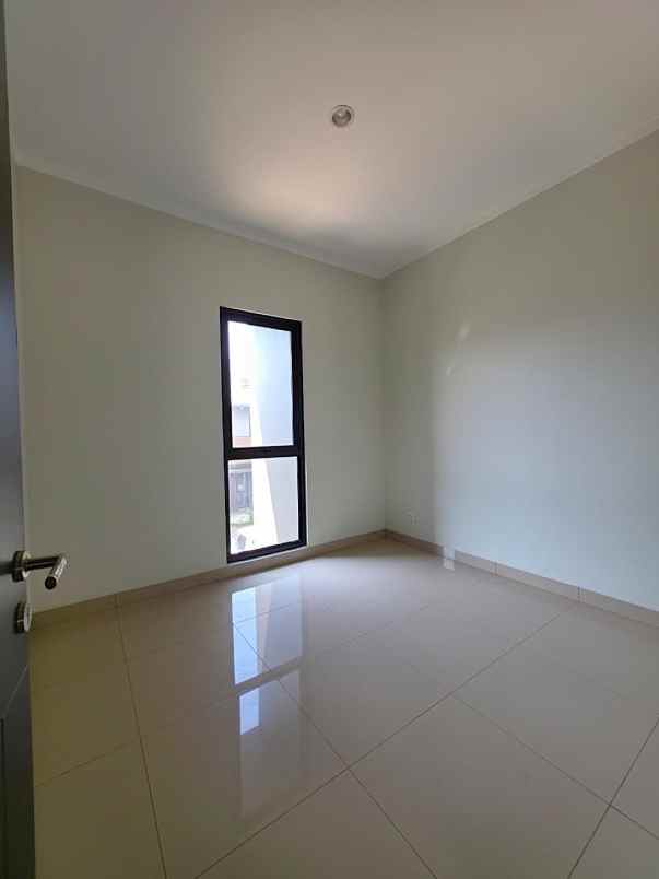 dijual rumah cluster regia summarecon