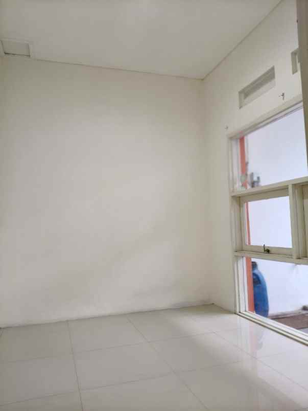 dijual rumah cluster sembrani townhouse