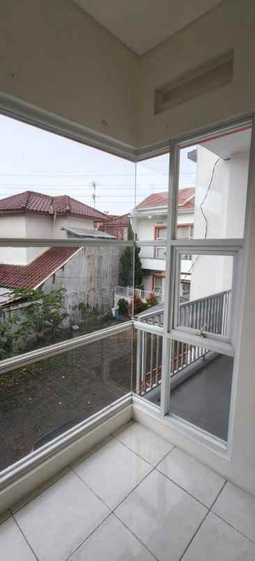 dijual rumah cluster sembrani townhouse