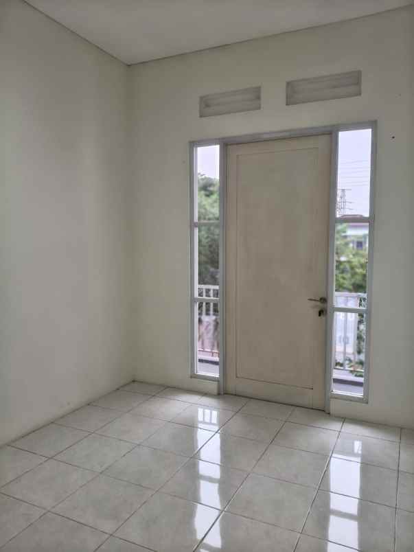 dijual rumah cluster sembrani townhouse